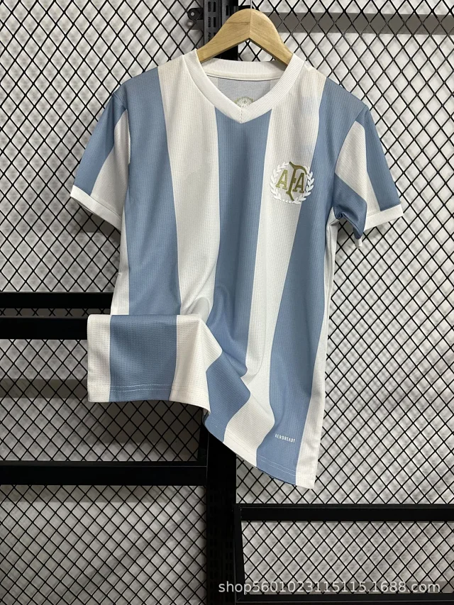 Versace Football Jerseys Short-Sleeve Graphic Jersey product detail image 11