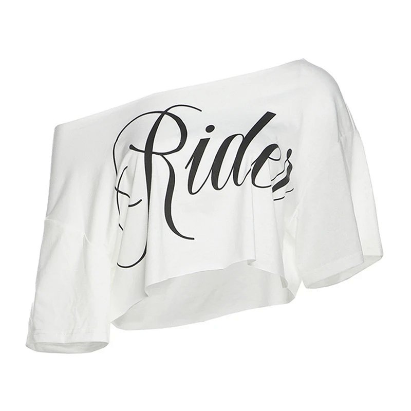 Slanted collar and long sleeves
