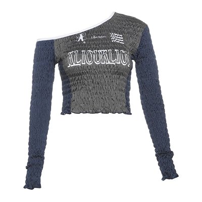 Slanted collar and long sleeves