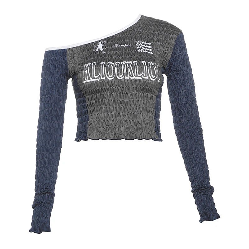 Slanted collar and long sleeves