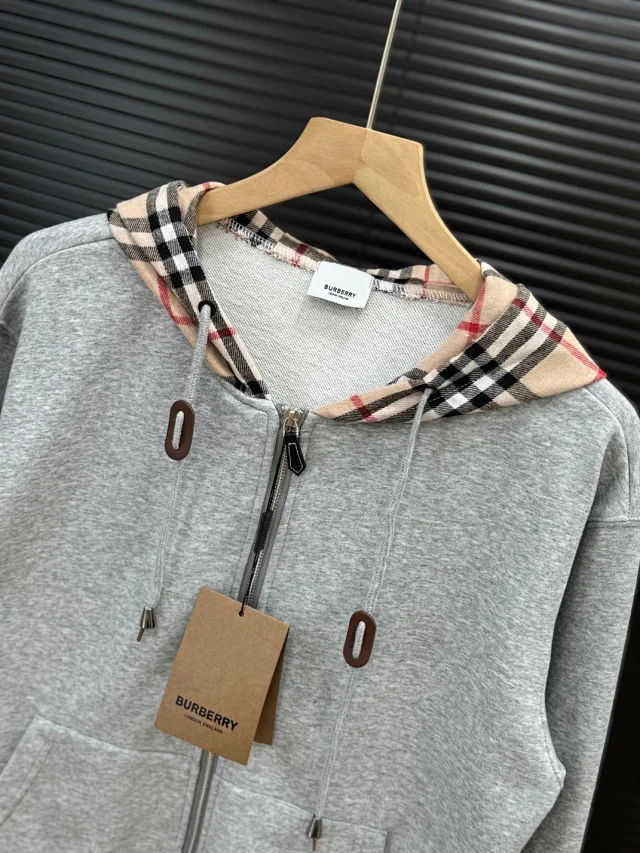 Burberry Hoodies & Sweatshirts Zip-Up Hooded Sweatshirt with Equestrian Knight Logo product detail image 2