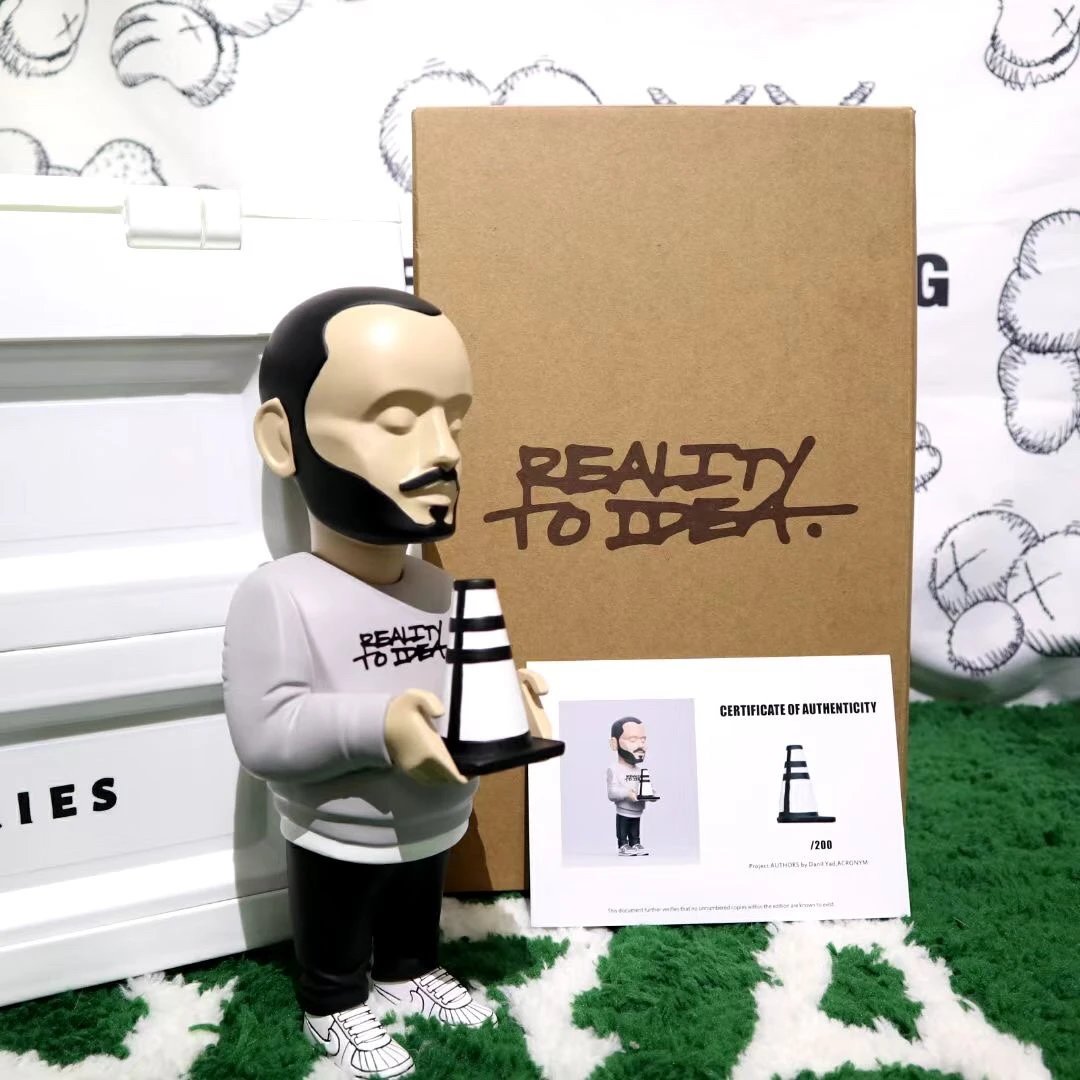 Medicom Toy Reality To Idea x Medicom Toy Bearbrick Figure Gray / Black Collectible Accessories