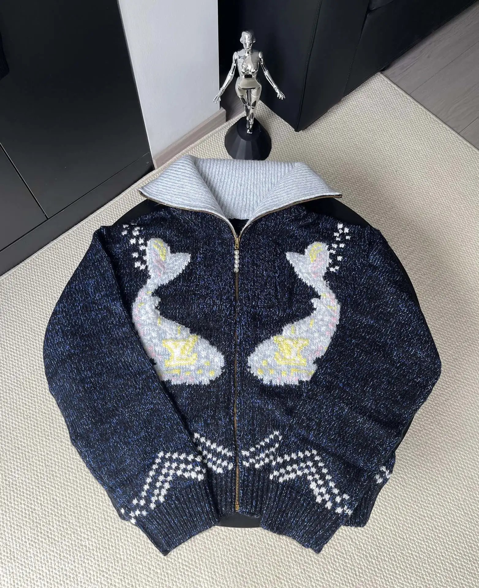 Louis Vuitton Knitwear Crewneck logo knit sweater — 0501032CPZC