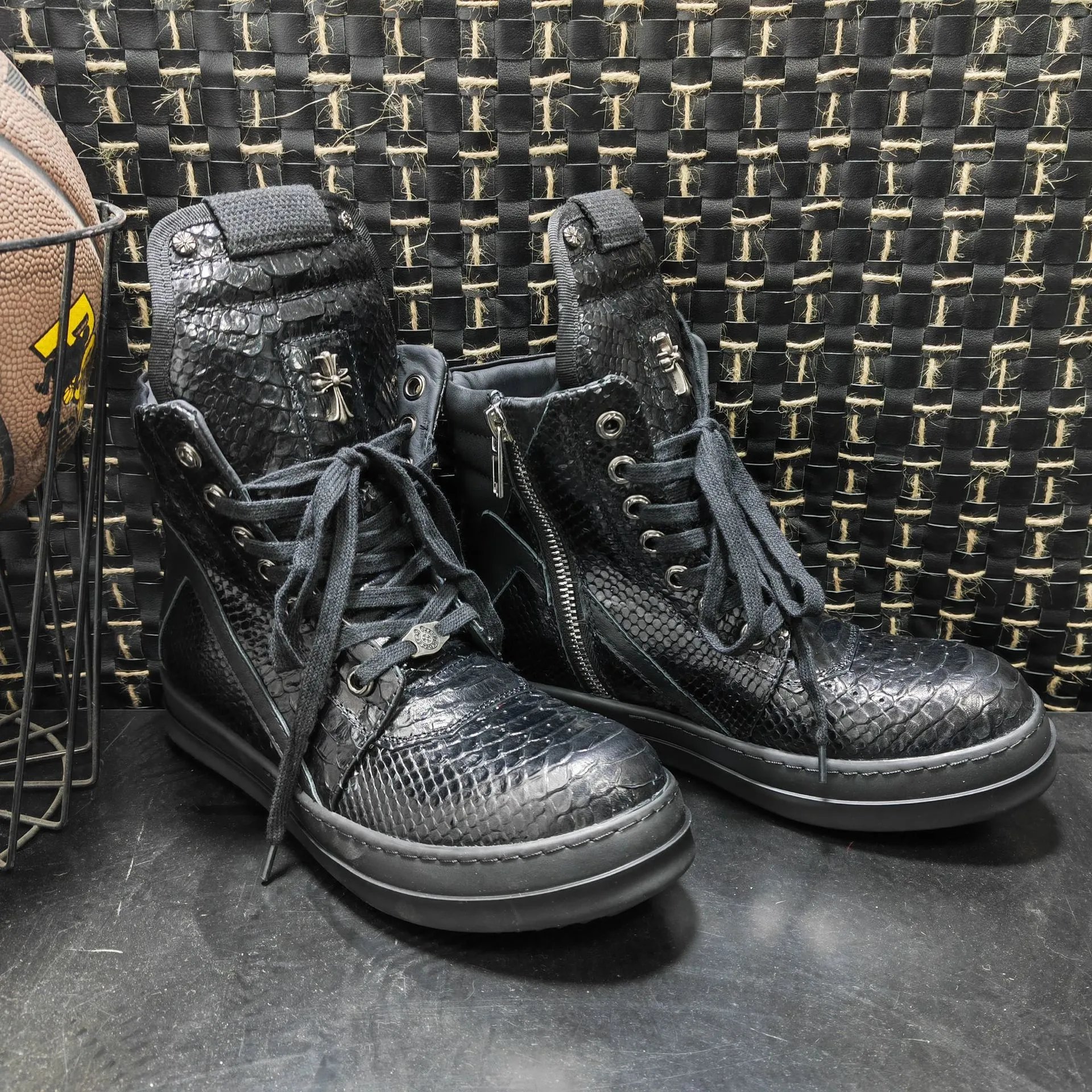 All black snake pattern