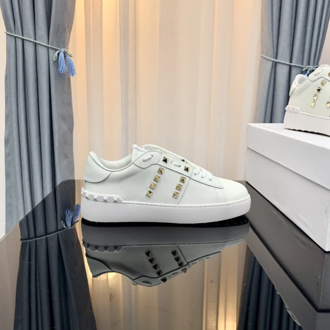 高质量铆钉休闲鞋 11