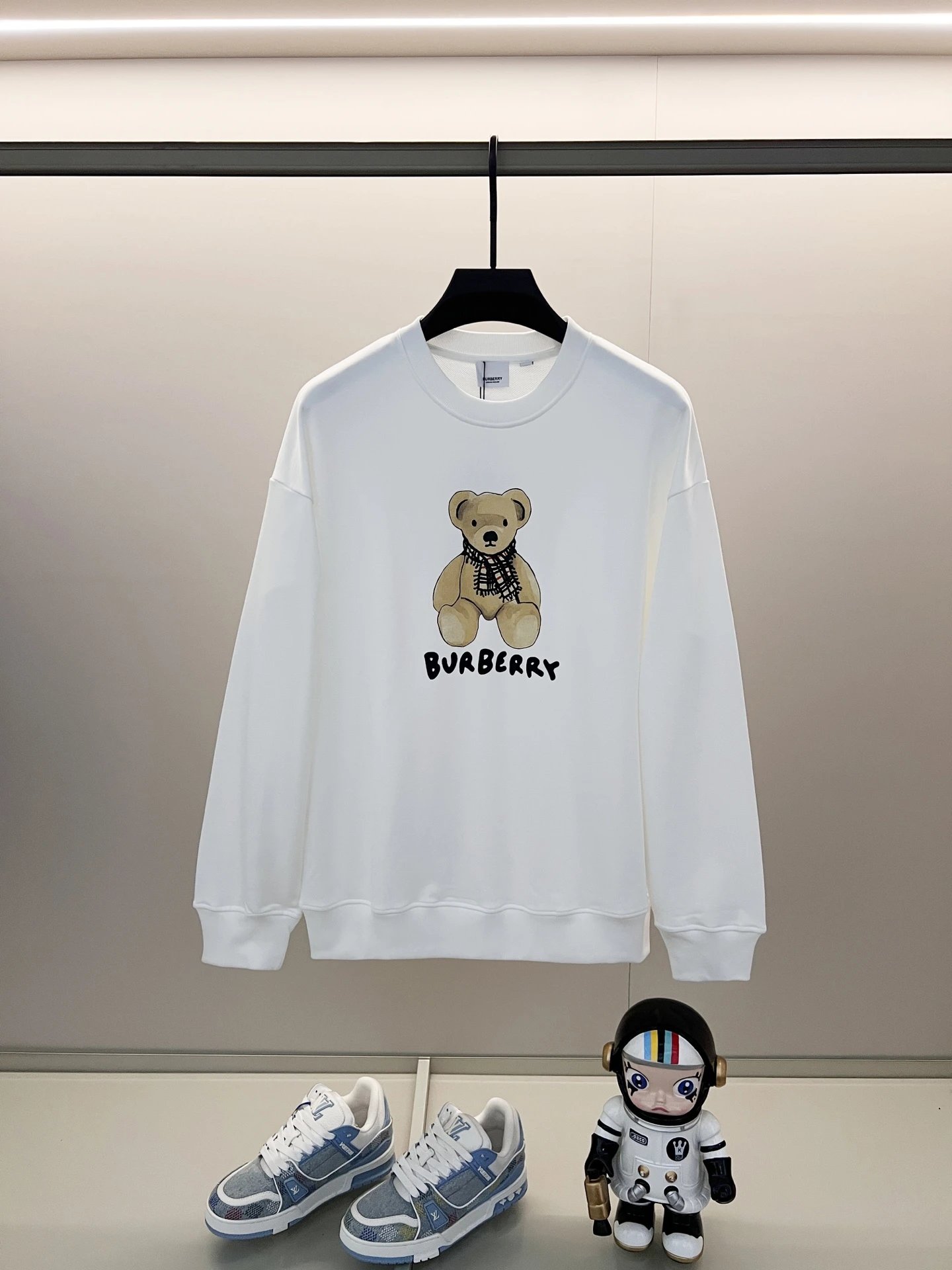 Burberry Hoodies & Sweatshirts Crewneck Long-Sleeve Sweatshirt — 0405019CPZC
