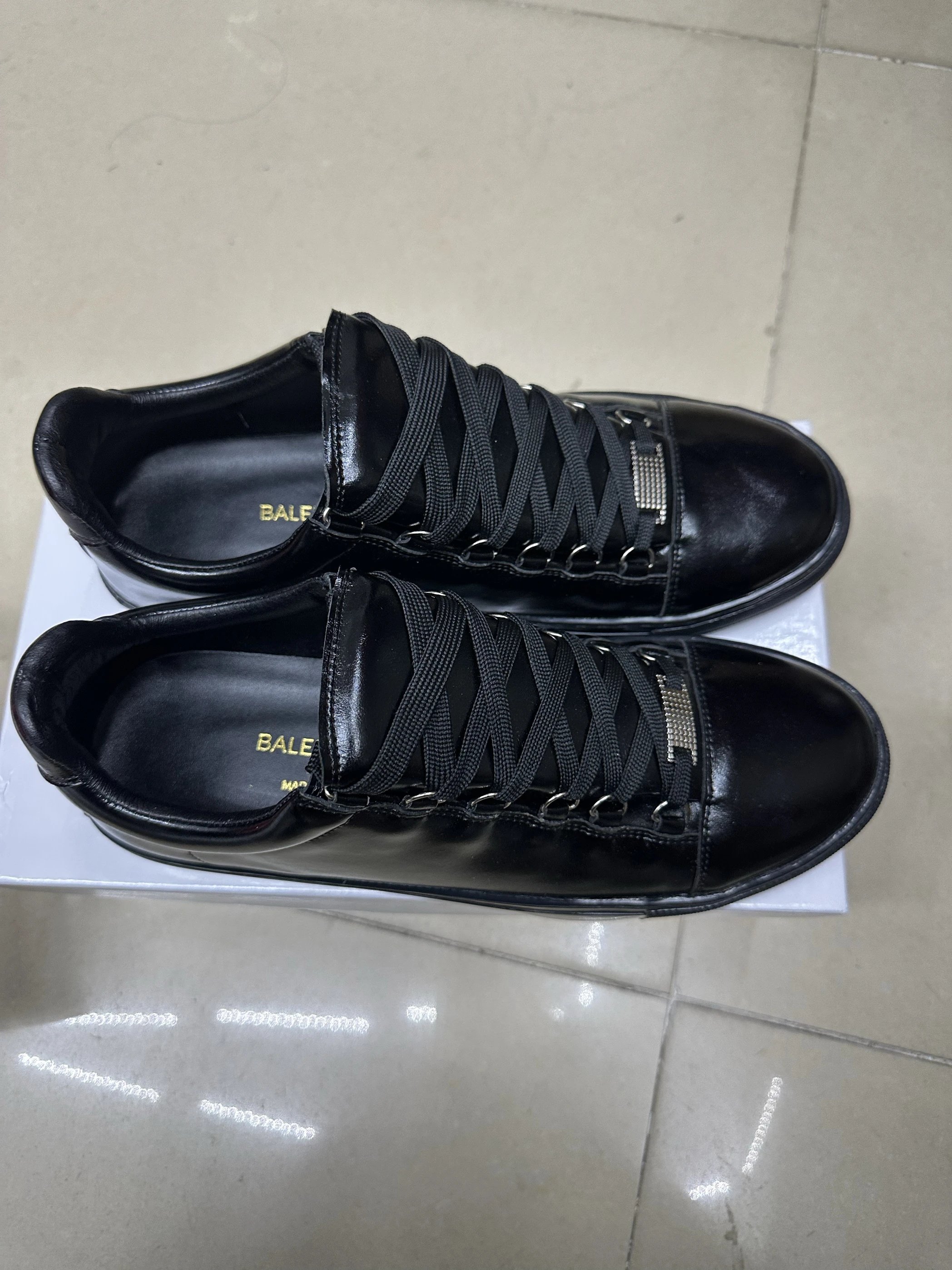 Balenciaga Arena Low 4