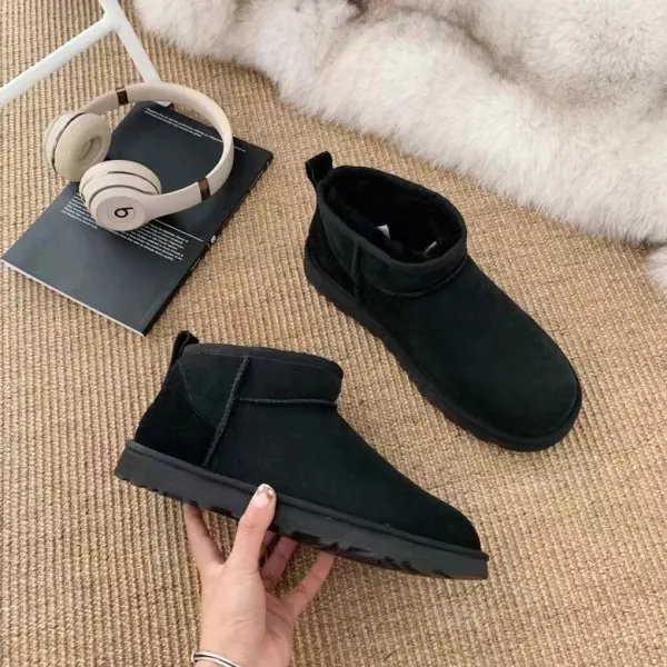 UGG Classic Mini II Chestnut Suede Boots Snow Boots - 11