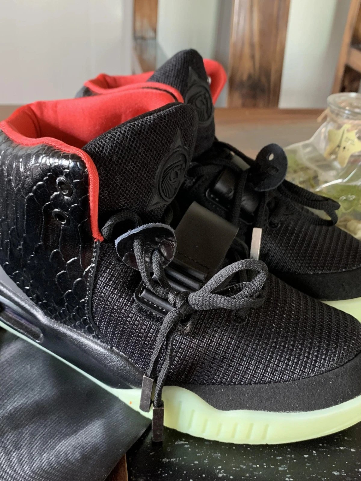 Autumn and winter new West drip plastic red Velcro high top shoes, red shoes, men's mid top sports and leisure board shoes