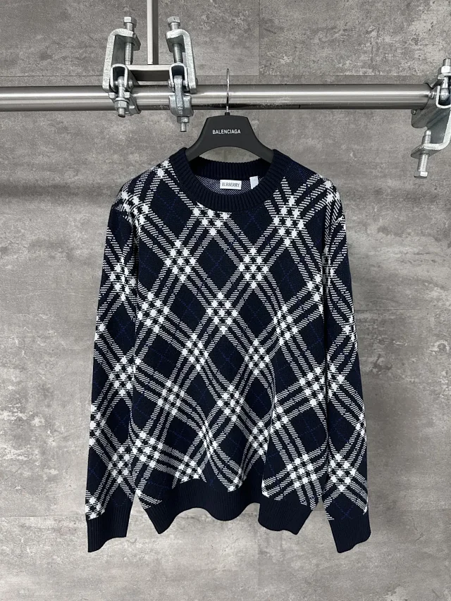 Burberry Hoodies & Sweatshirts Crewneck Long-Sleeve Sweatshirt product detail image 6