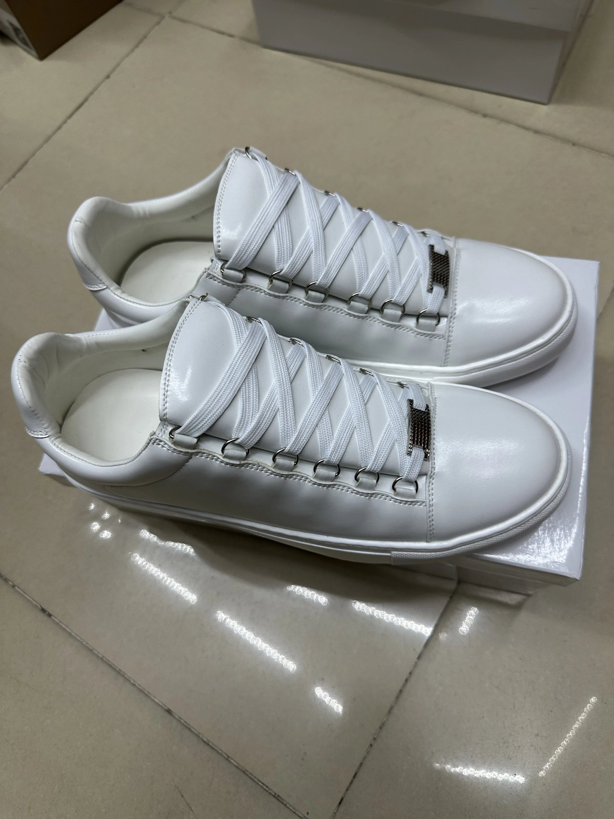 Men's and Women's Genuine Cowhide Leather Lace-Up Low-Top Sneakers, Couple Style, New Autumn Winter Casual Fashion Shoes in Red