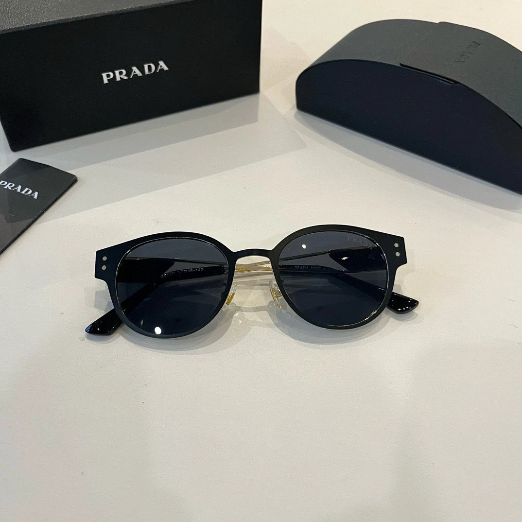 Prada Sunglasses foto 2