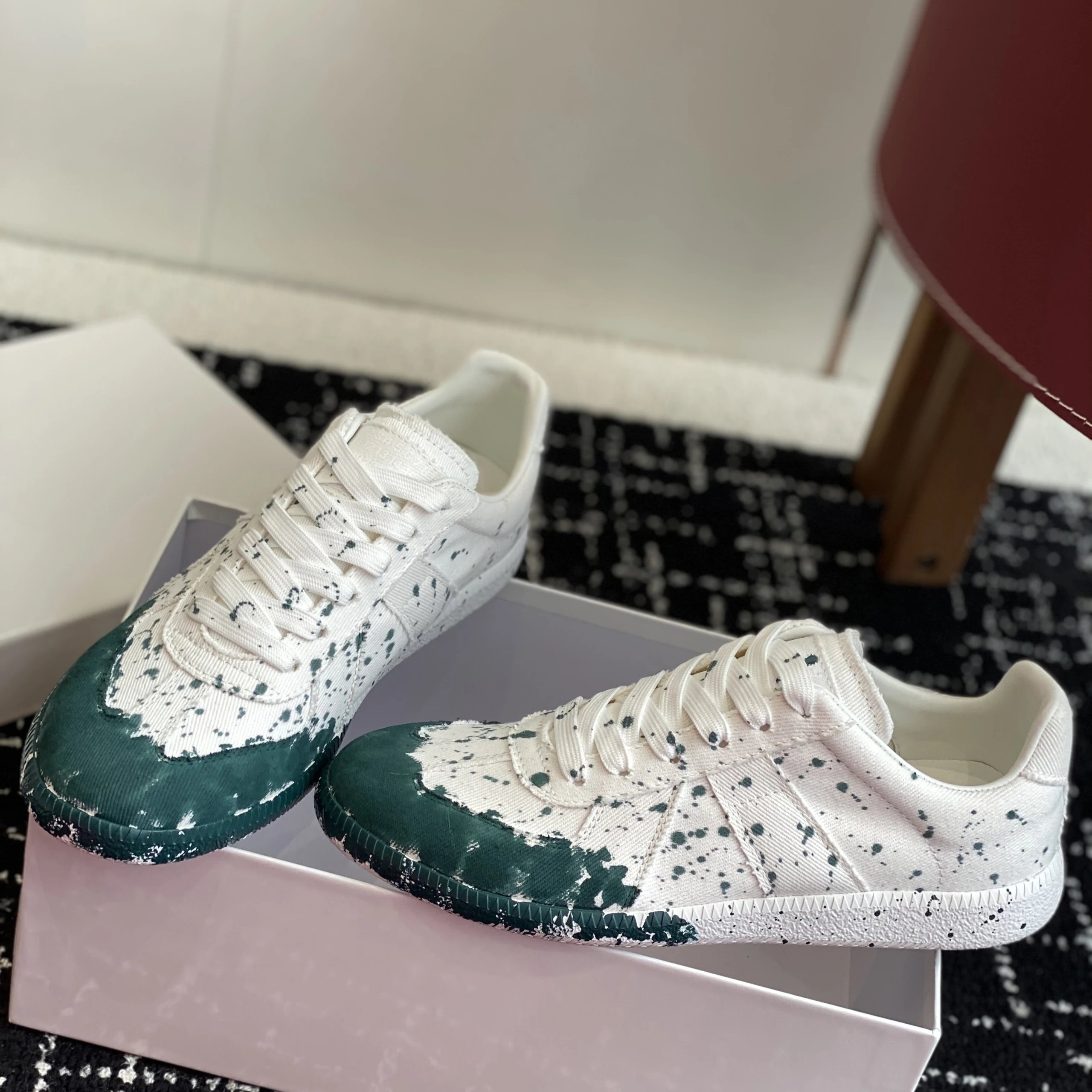 dark green