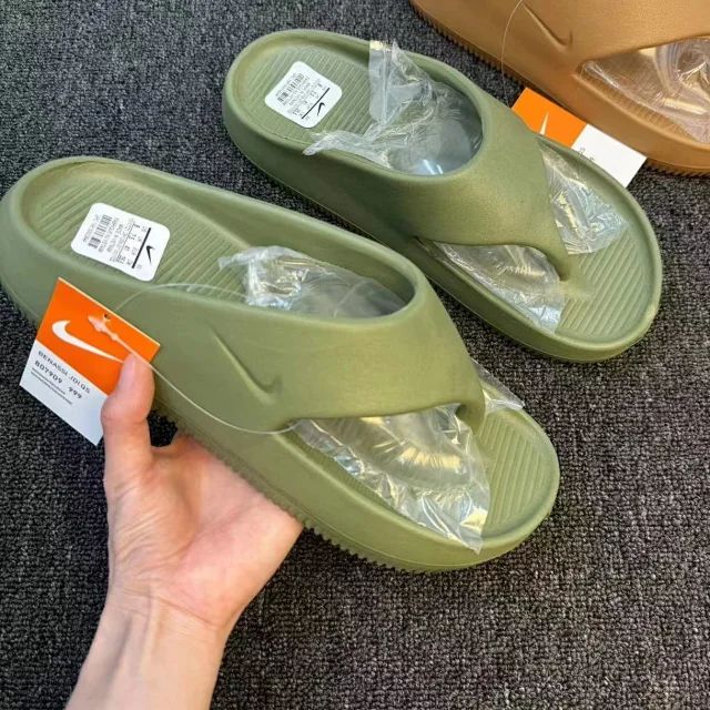 Nike Slippers Ultra Celso Tango Slides product detail image 17