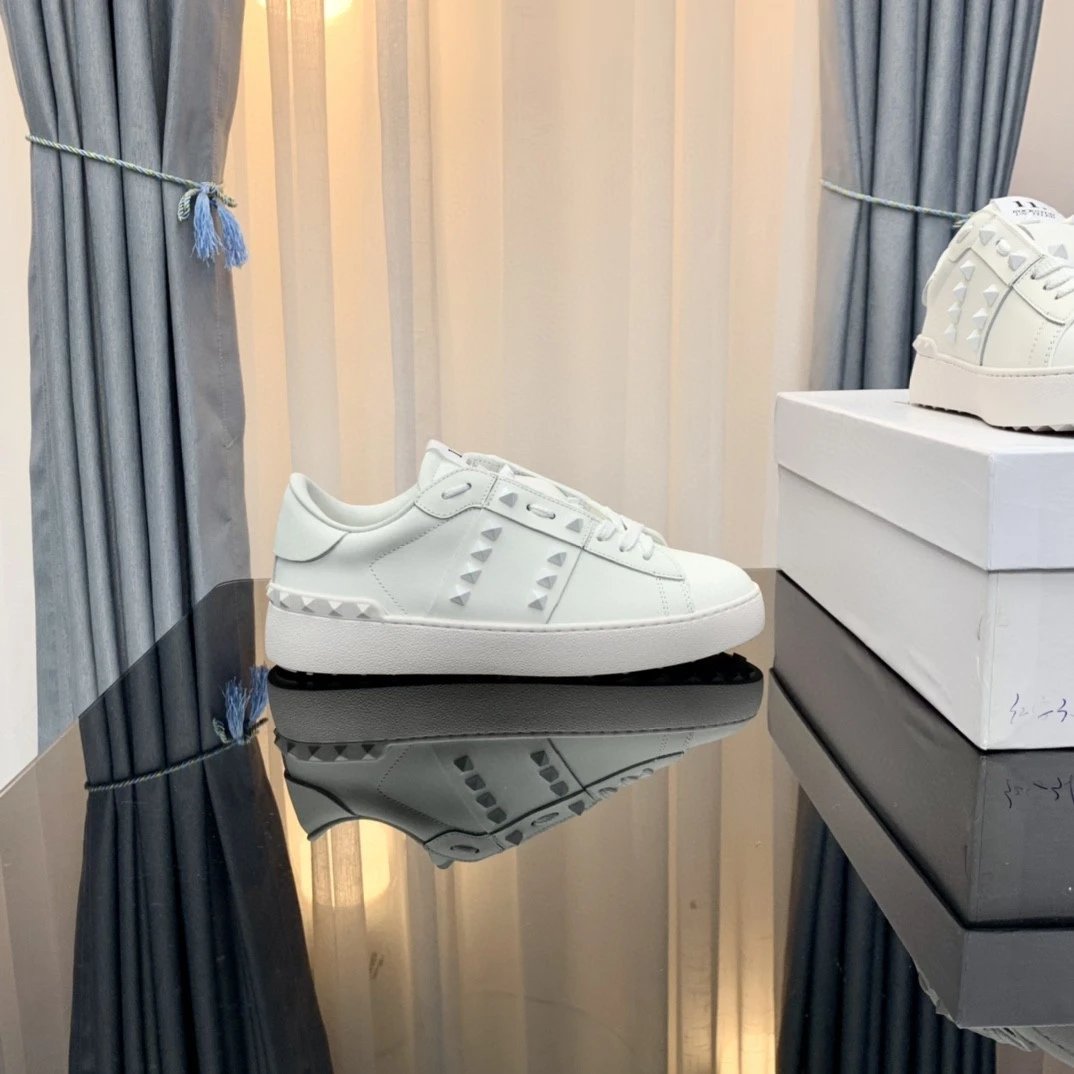 高质量铆钉休闲鞋 9