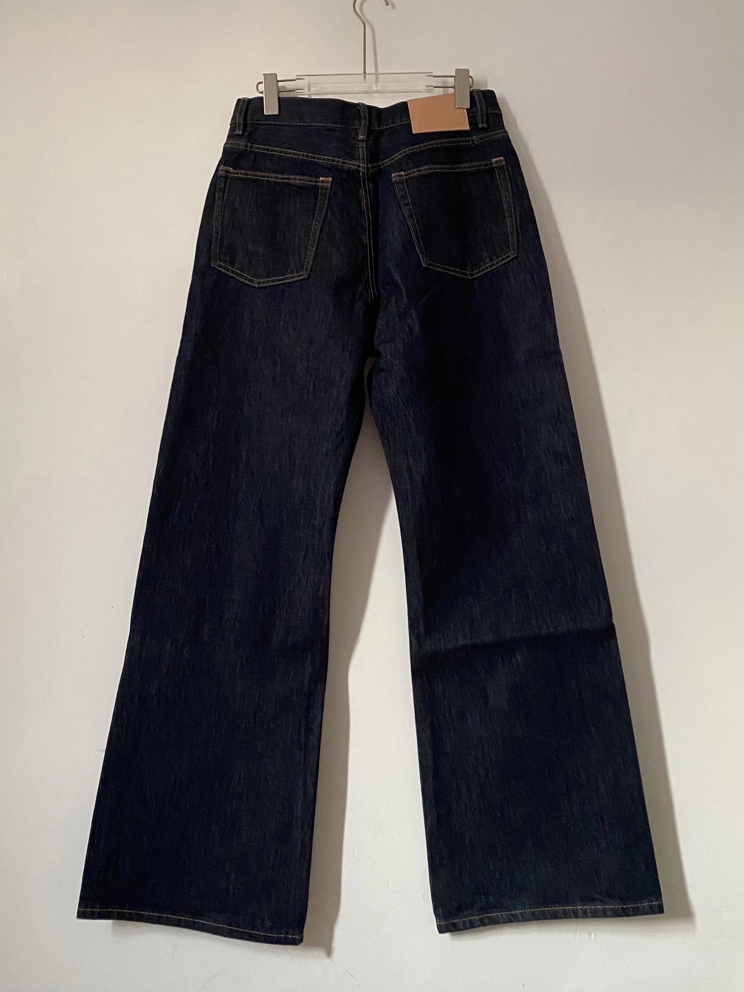 Straight Jeans · 3