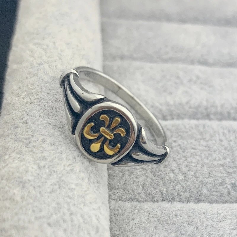 between the golden boy army flower tail
