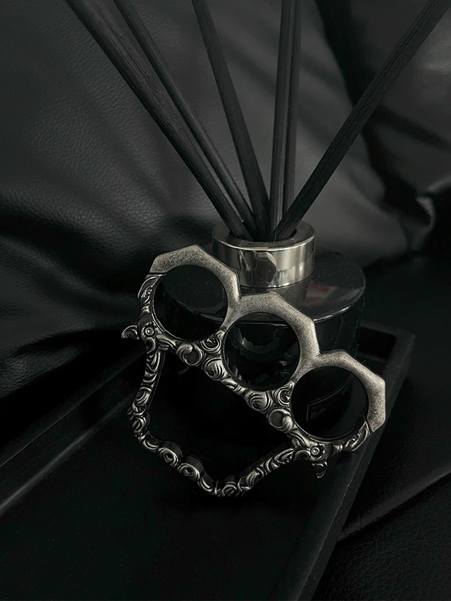 J Caesar Knuckle Keyring Vine Finger Tiger Keychain Antique Silver Electroplated 3D Pattern