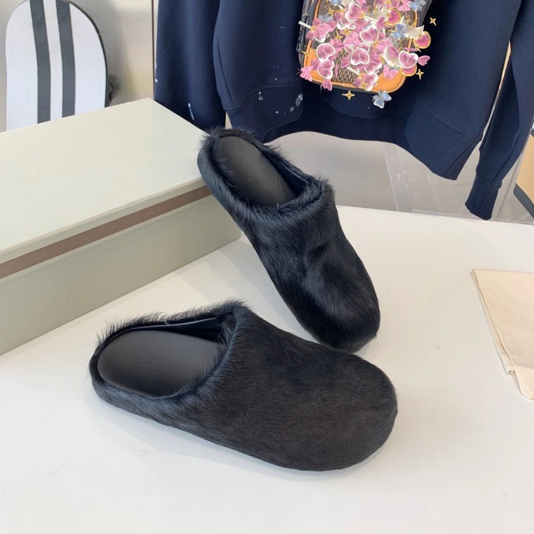 Marni Slides · 4