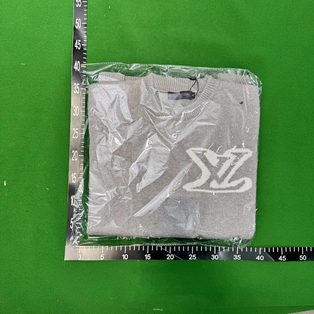LV Sweater: seller detail photo 6