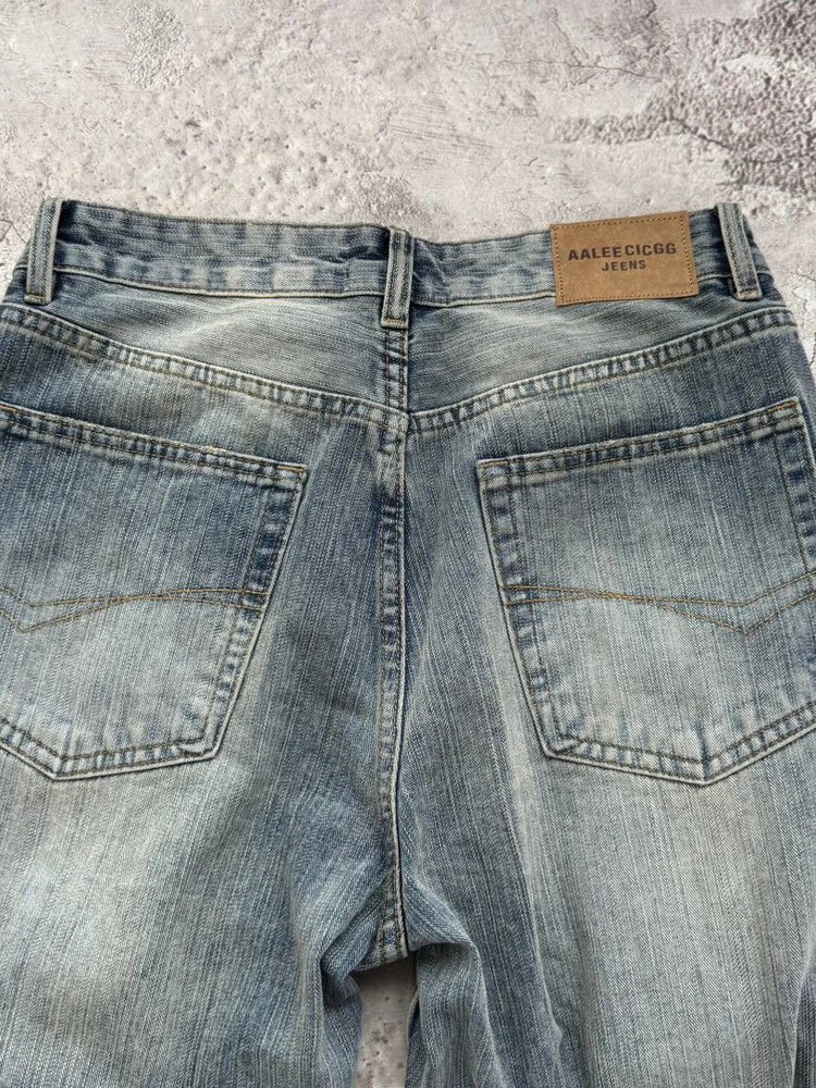 Washed Jeans · 3