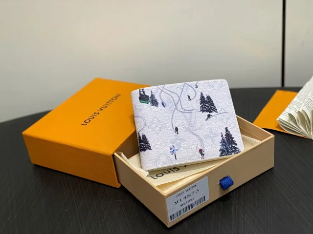 Louis Vuitton Wallets & Card Holders Printed Holder product detail image 7