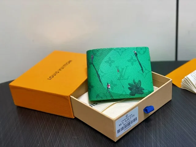 Louis Vuitton Wallets & Card Holders Printed Holder product detail image 5