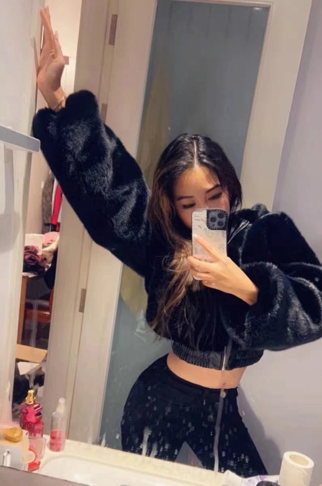 Fur Coat: seller detail photo 3