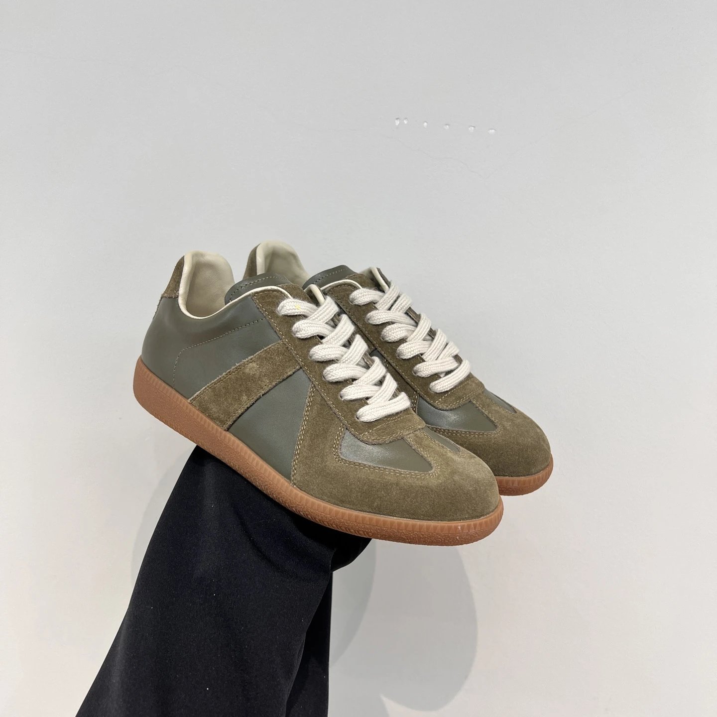 高质量涂鸦泼墨德训鞋pls add whatsapp  15188580278 if u need size guid 13