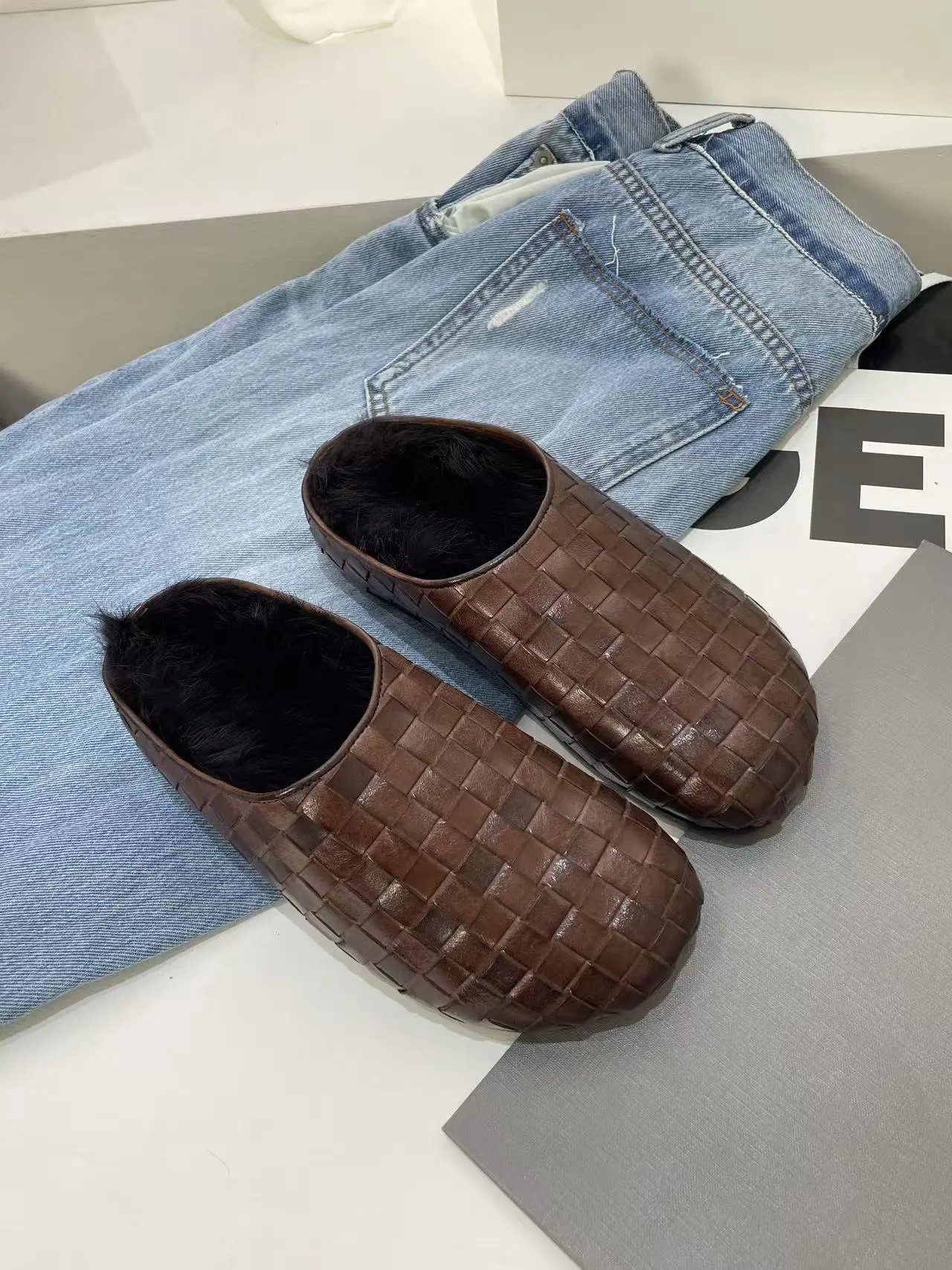 Station Arrival Leather Retro Woven · 4