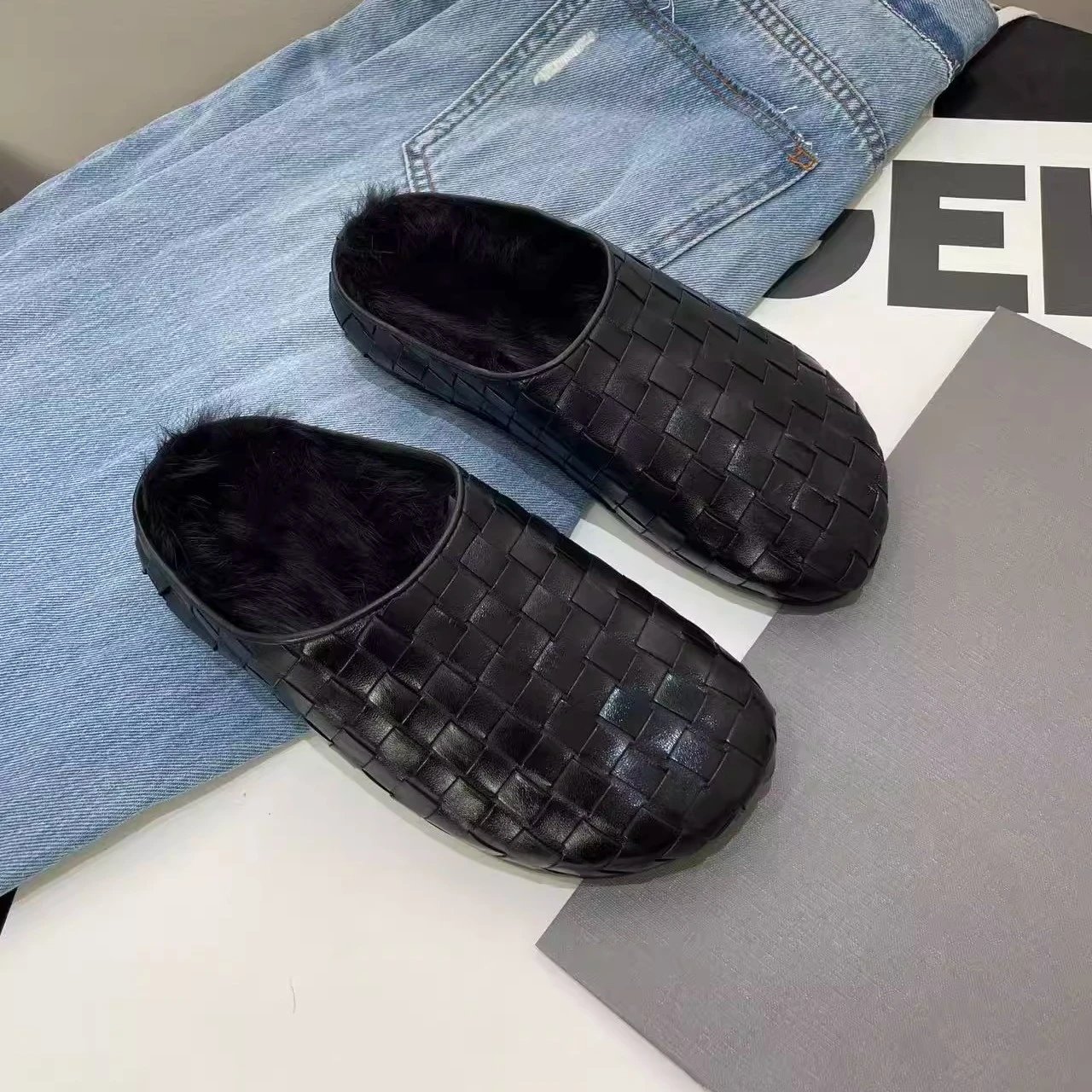 Station Arrival Leather Retro Woven · 6