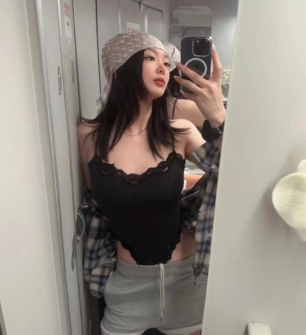修身百搭背心上衣女