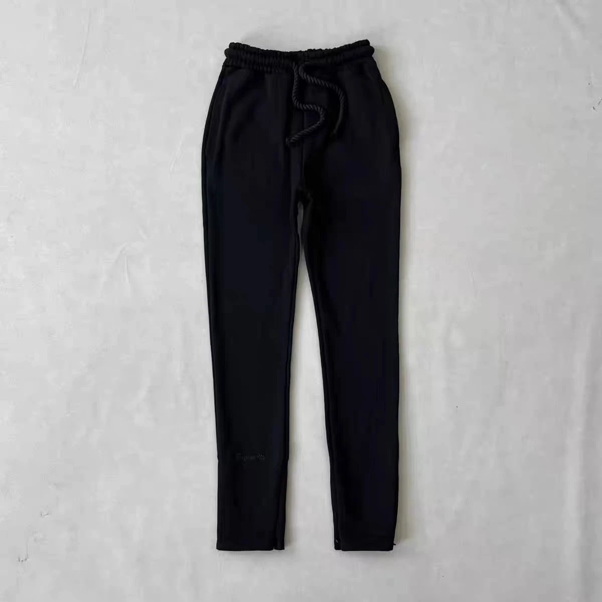 SY (black/black) trousers