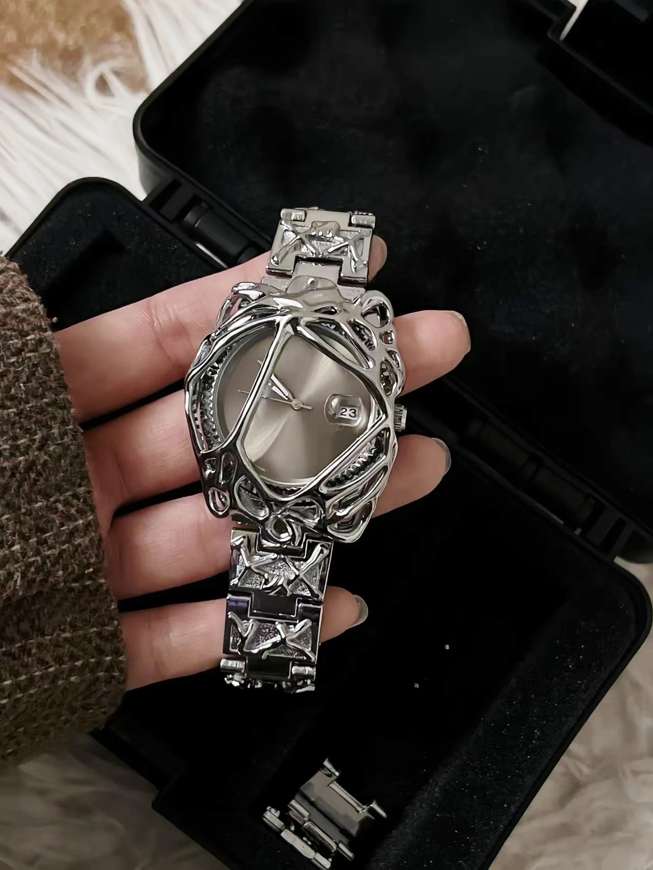 Millennial Y2k Vintage WatchOriginal Alabaster Spider WebVenom Alien Watch NicheHigh-End Men's Wristwatch