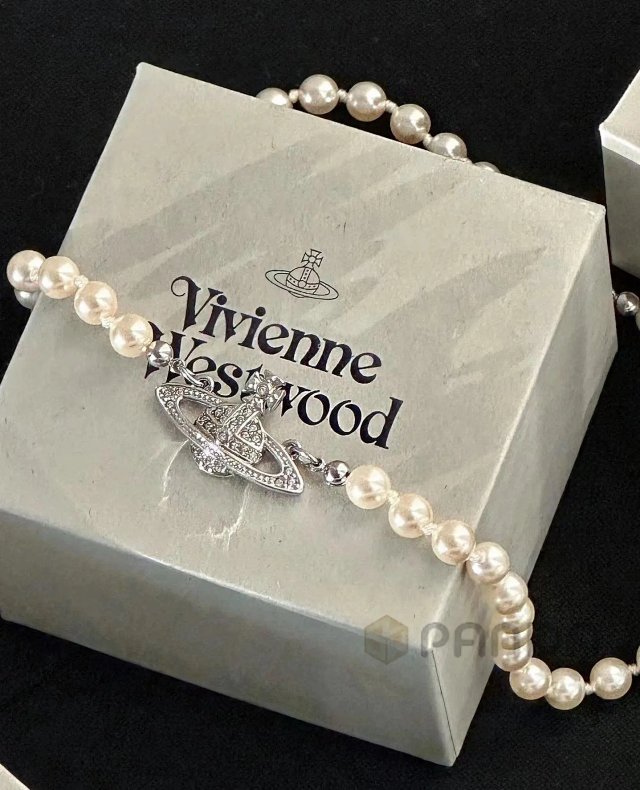 Vivienne Westwood Necklace: seller detail photo 3