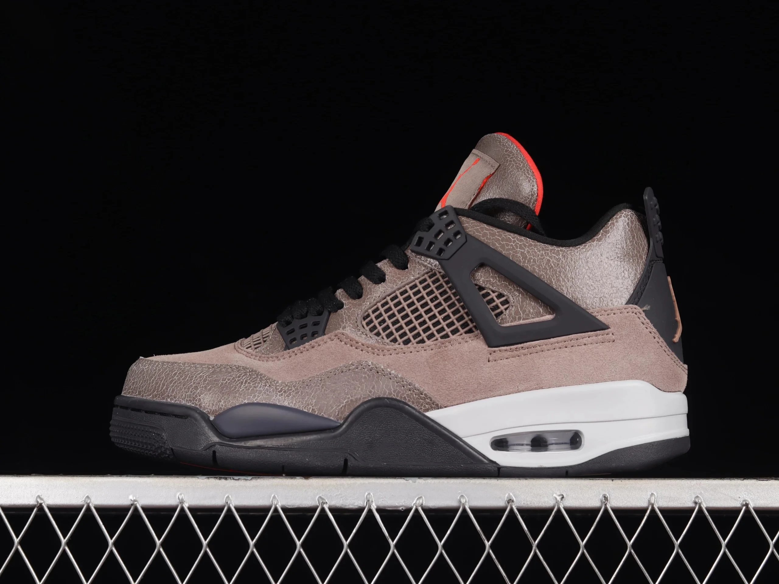 DB0732-200 Taupe Haze