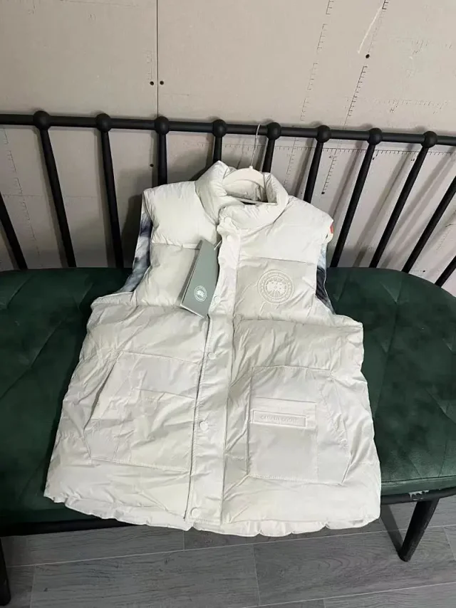 Canada Goose Down Jackets Fur-Trim Hooded Jacket product detail image 7