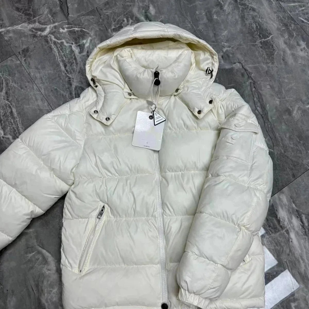 White (90% duck down)