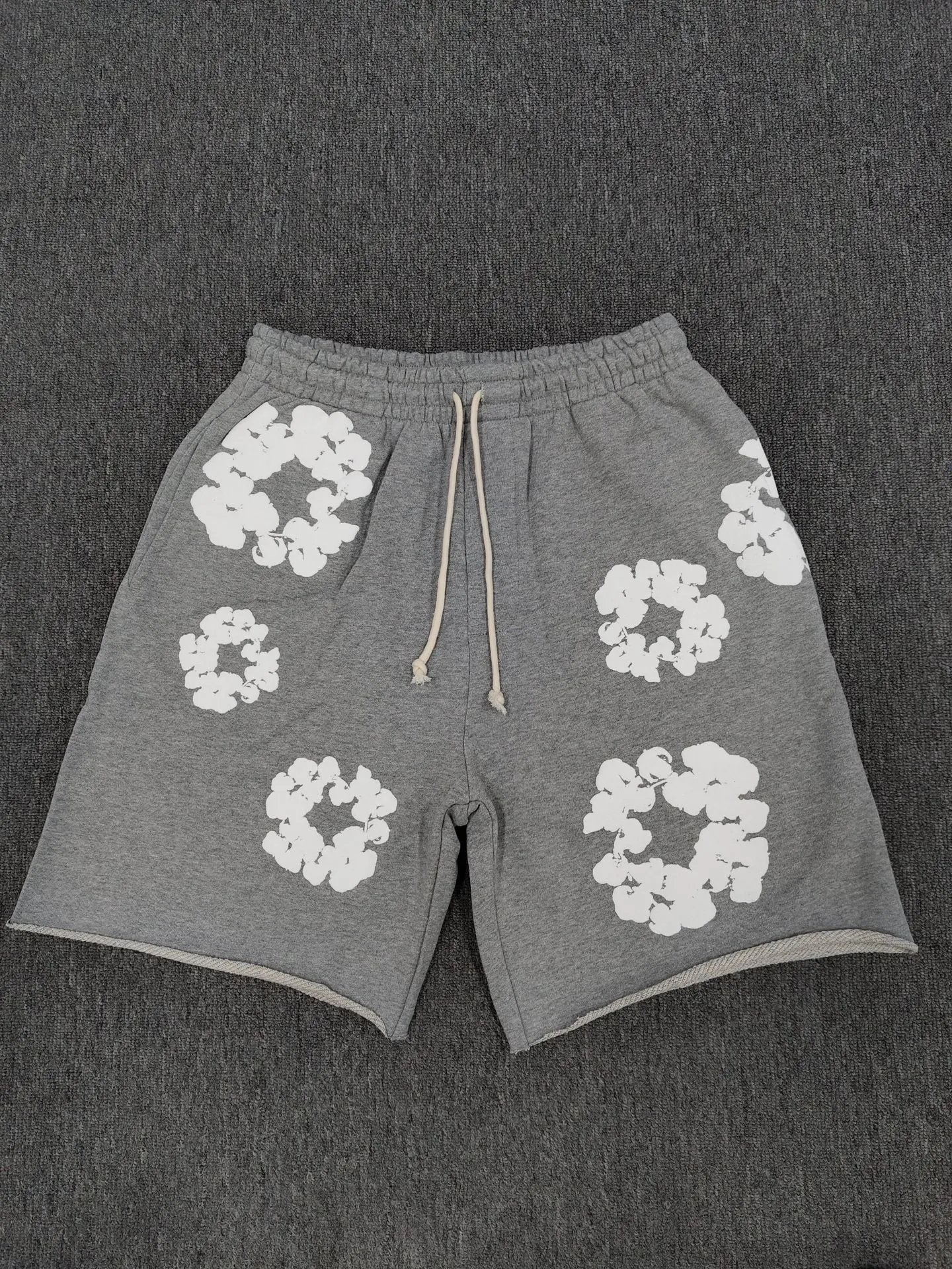 Design Floral Print Sweatshorts Gray Shorts - 1