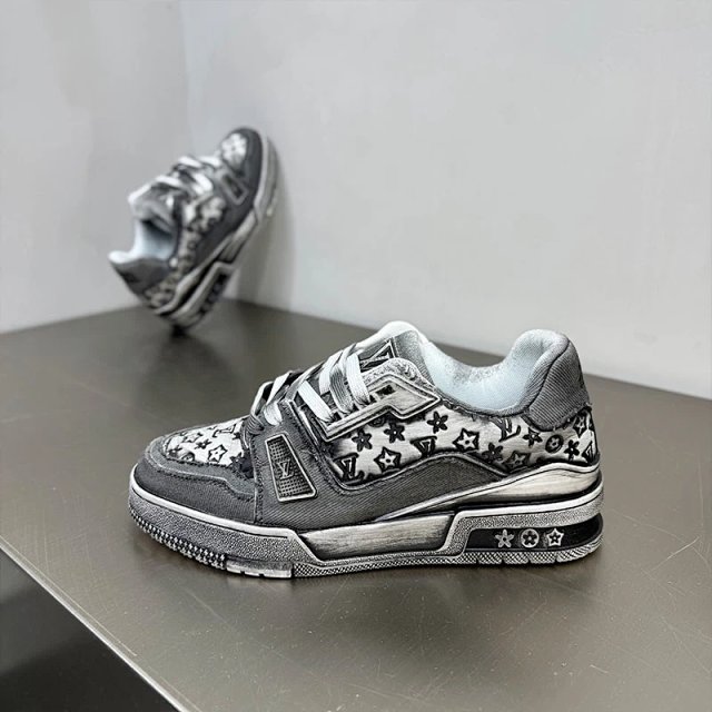 Louis Vuitton Trainers: seller detail photo 3