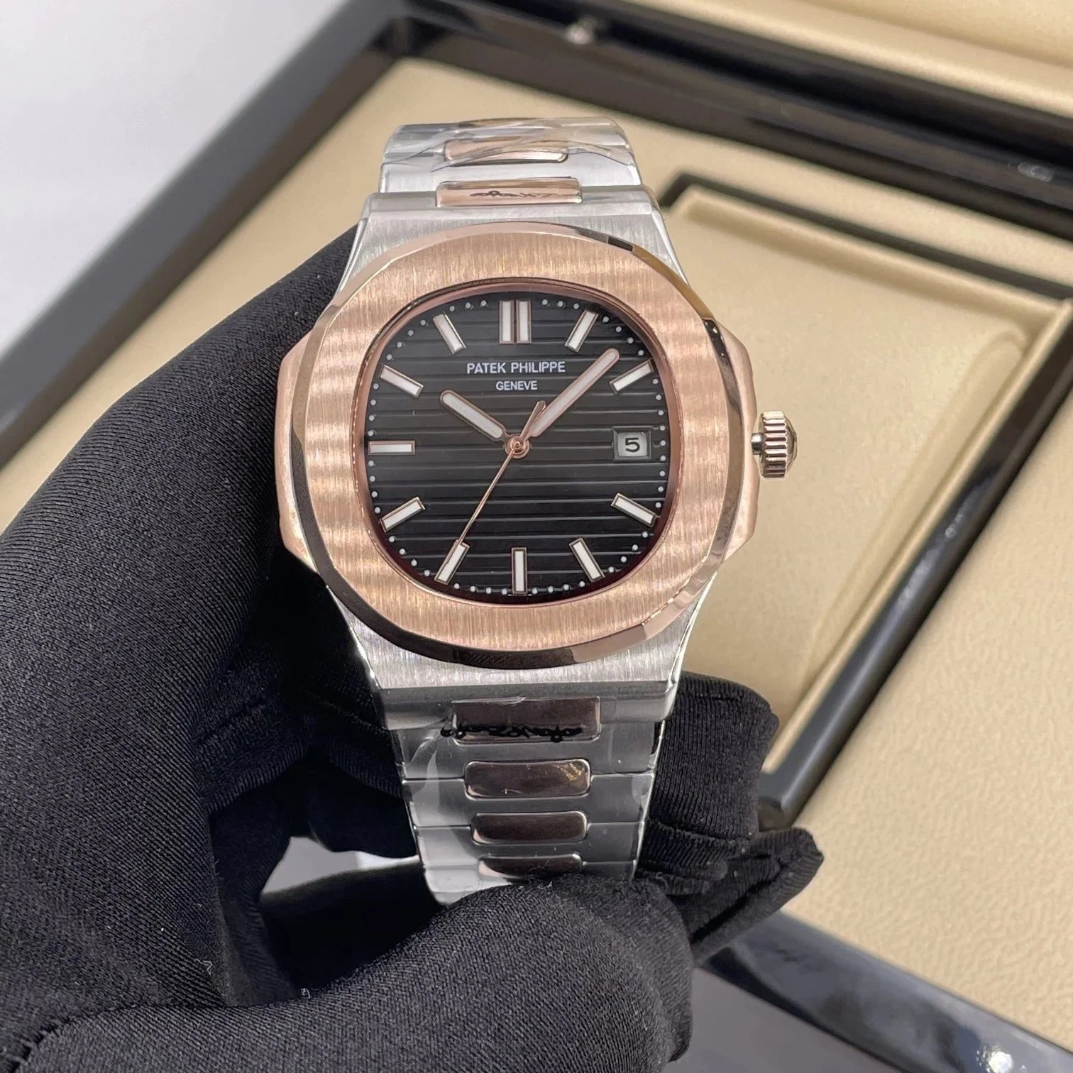 间玫瑰金壳·黑盘钢带