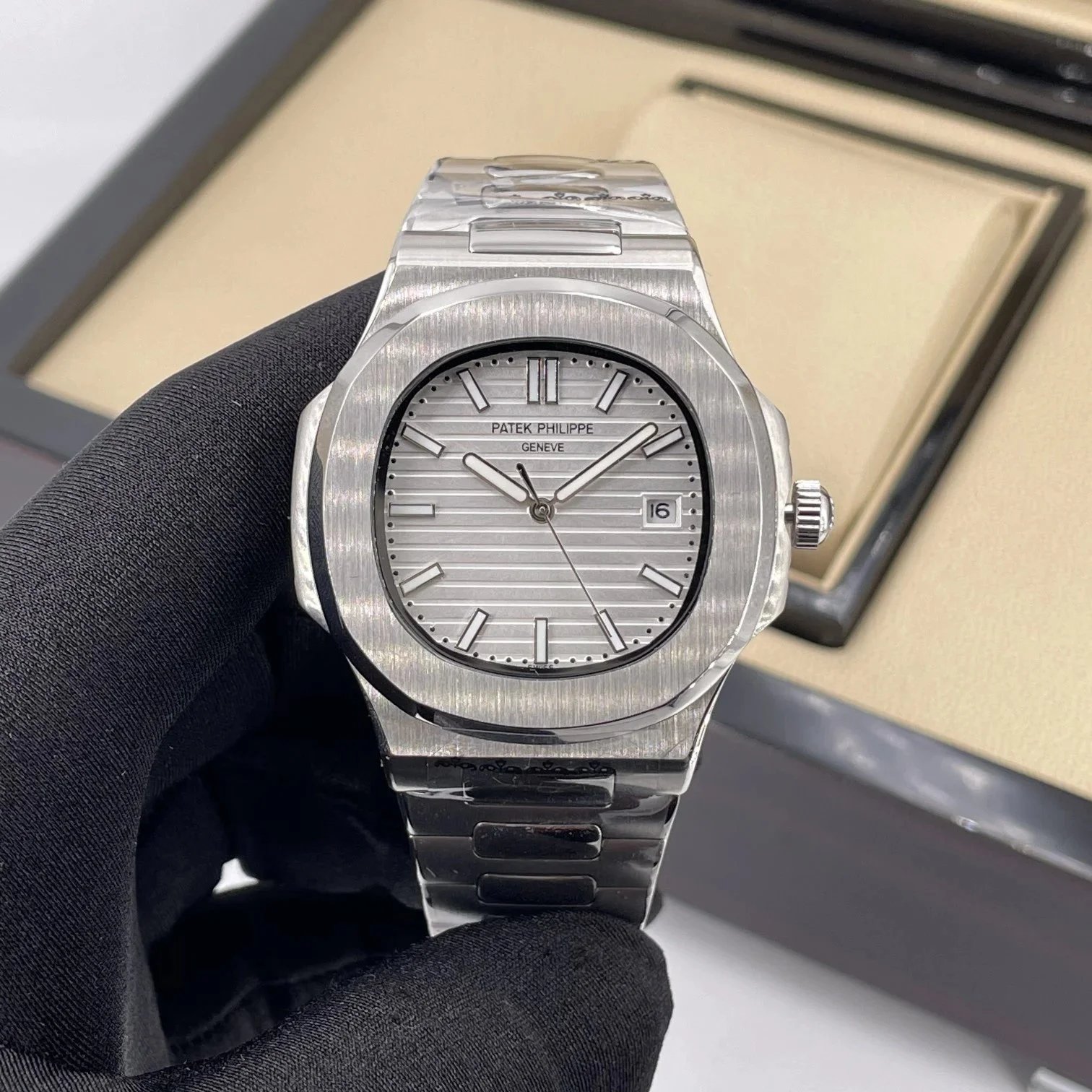 银壳·白盘钢带