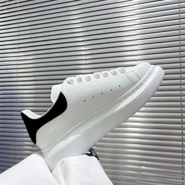 Alexander McQueen Oversized Sneaker White / Black Sneakers Chunky Sneakers - 1