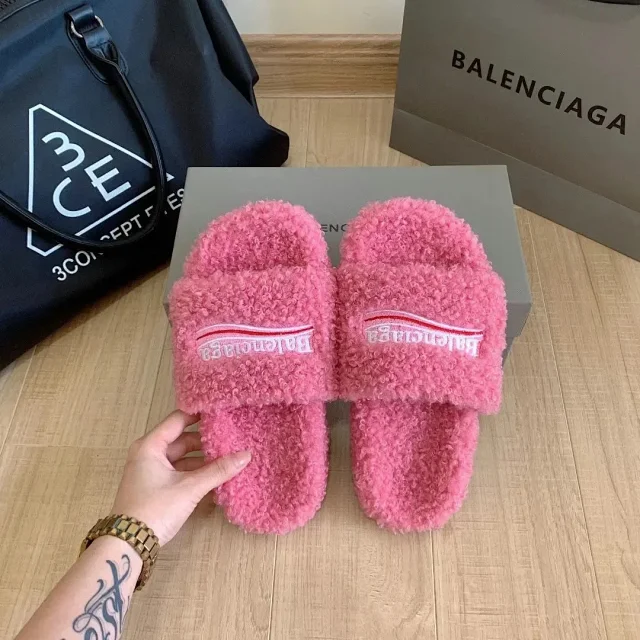 Balenciaga Slippers Teddy shearling logo slide product detail image 9