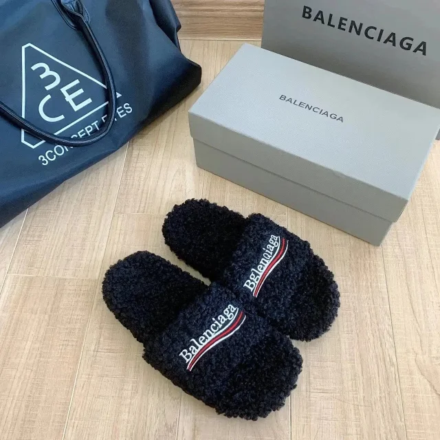 Balenciaga Slippers Teddy shearling logo slide product detail image 4