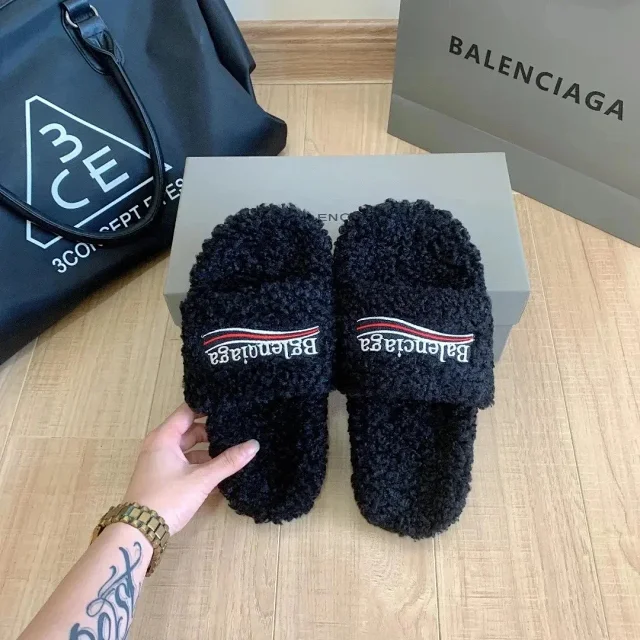 Balenciaga Slippers Teddy shearling logo slide product detail image 3