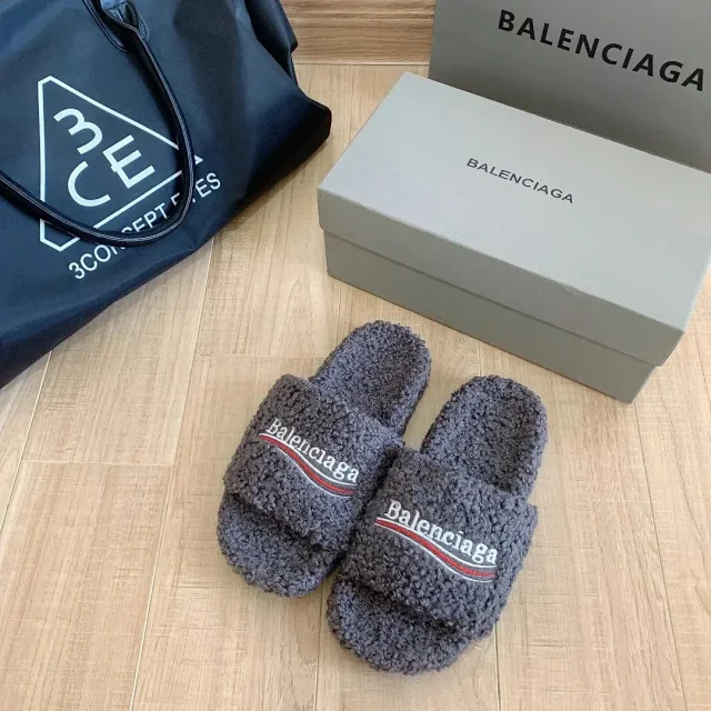 Balenciaga Slippers Teddy shearling logo slide product detail image 7