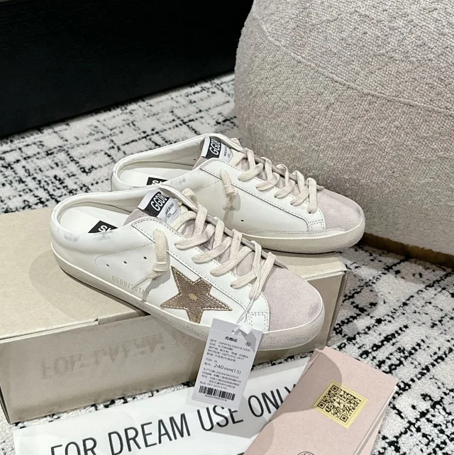 Golden Goose Sneakers Super-Star distressed star product detail image 3