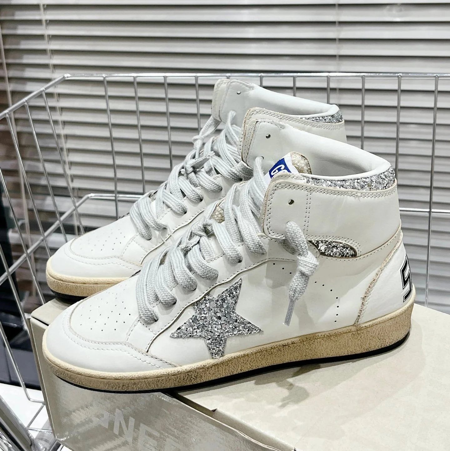 Golden Goose Sneakers Super-Star distressed star — Style 25