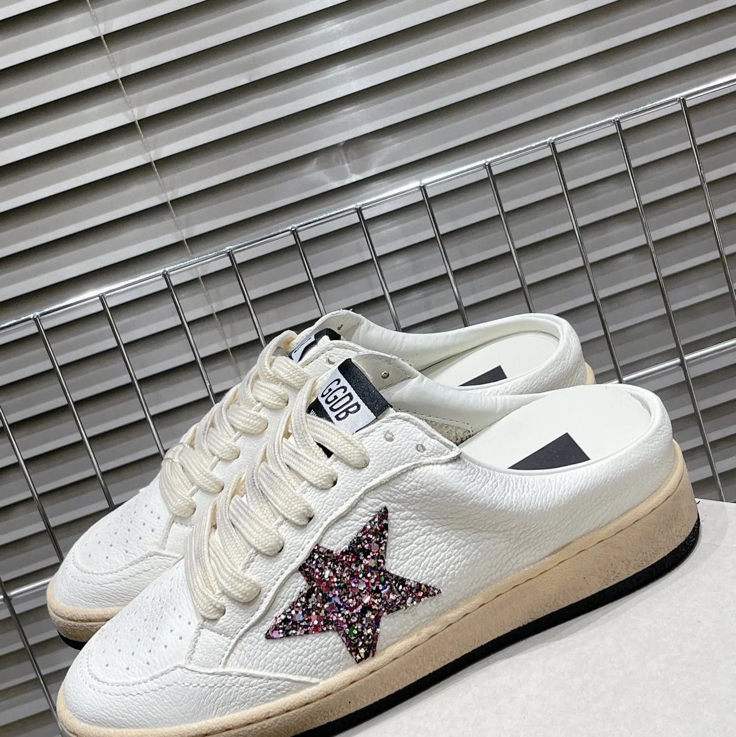 Golden Goose Sneakers Super-Star distressed star — Style 33